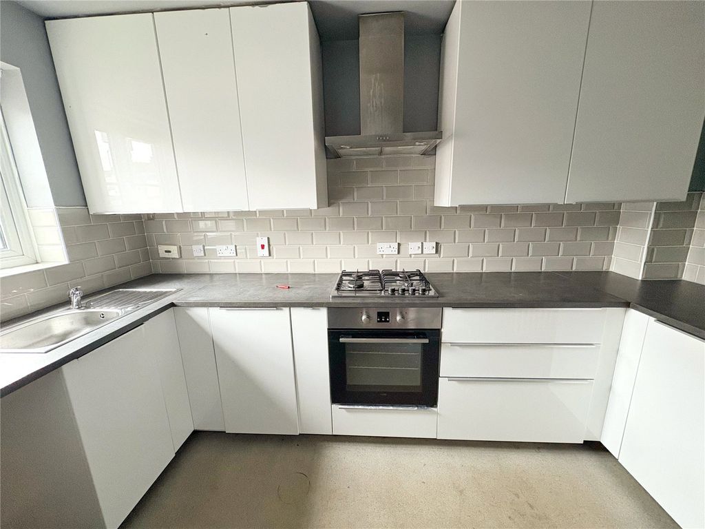 Property photo 2 of 12 Kitchen