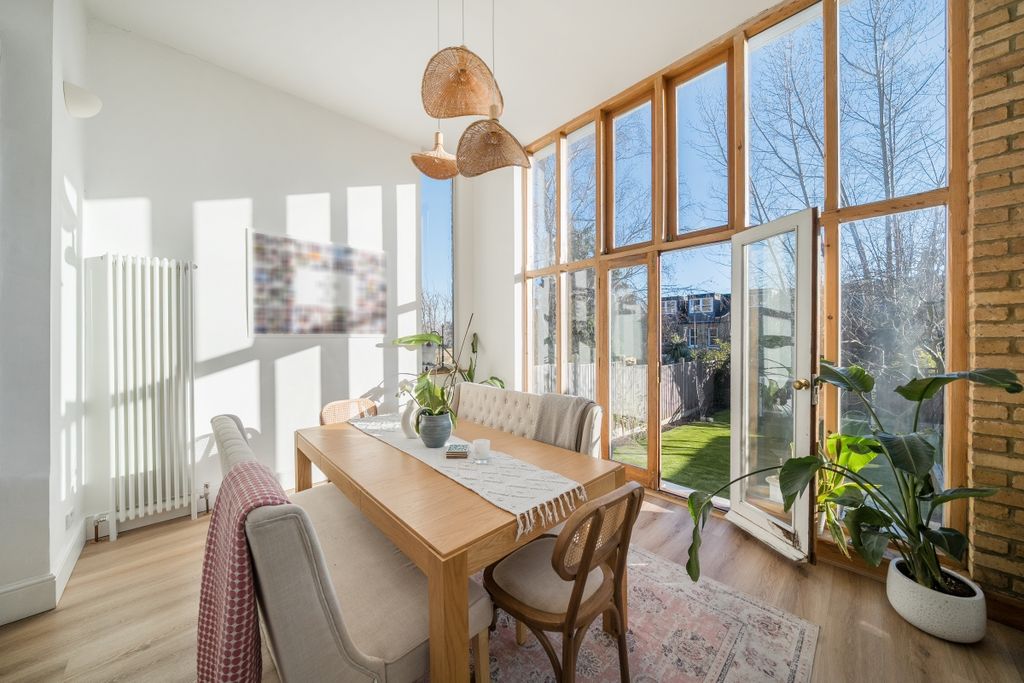 Property photo 2 of 30 1389448-9-695Bda9...