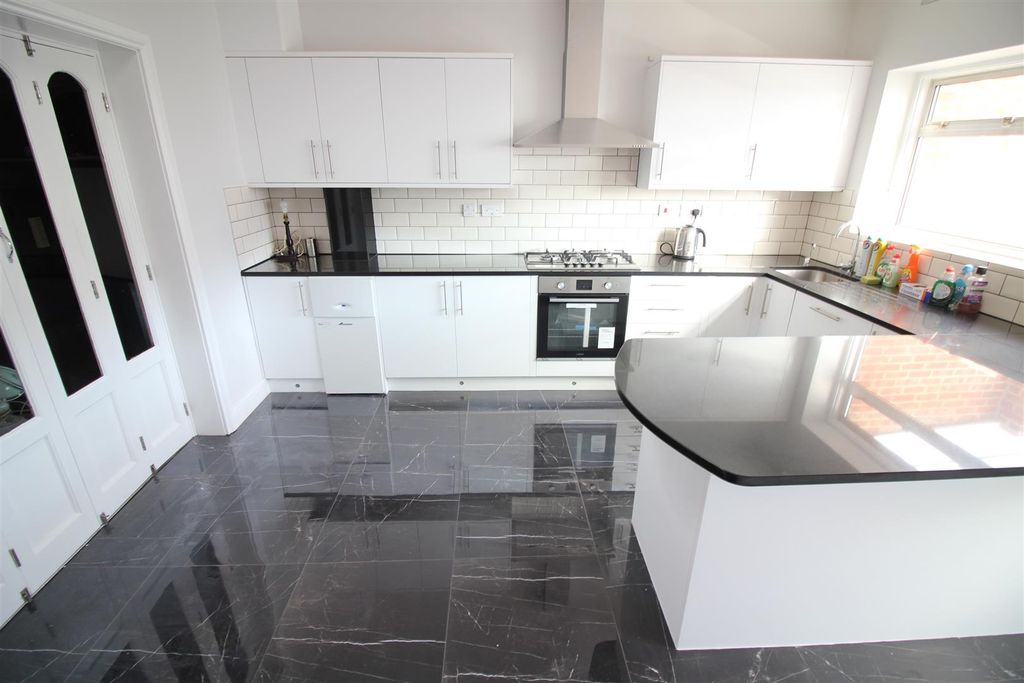 Property photo 1 of 13 949Bd897-A290-4D3F-A655-6C0D88Db3B4E.Jpeg