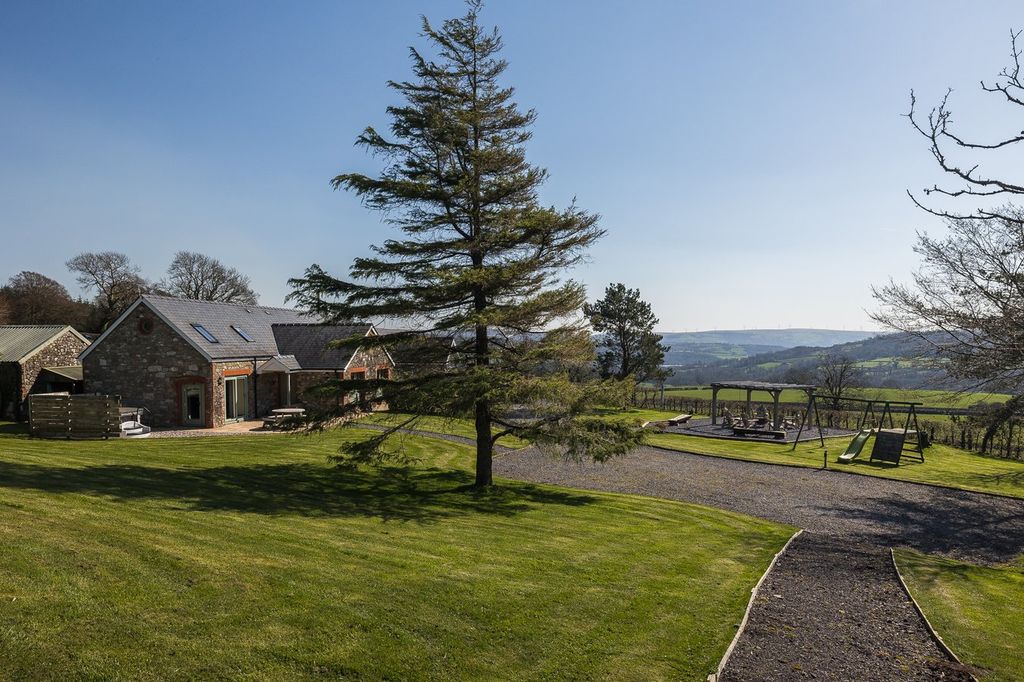 Property photo 3 of 61