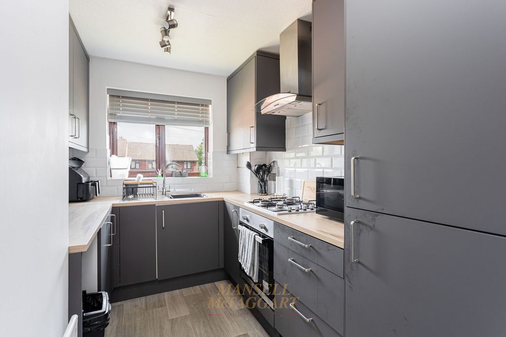1 bed flat for saleCottenhams, Blindley Heath RH7 photo 5