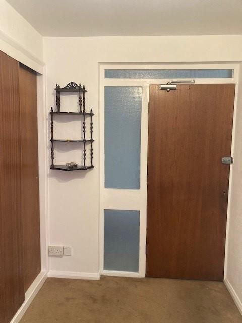 Property photo 2 of 10 Hallway