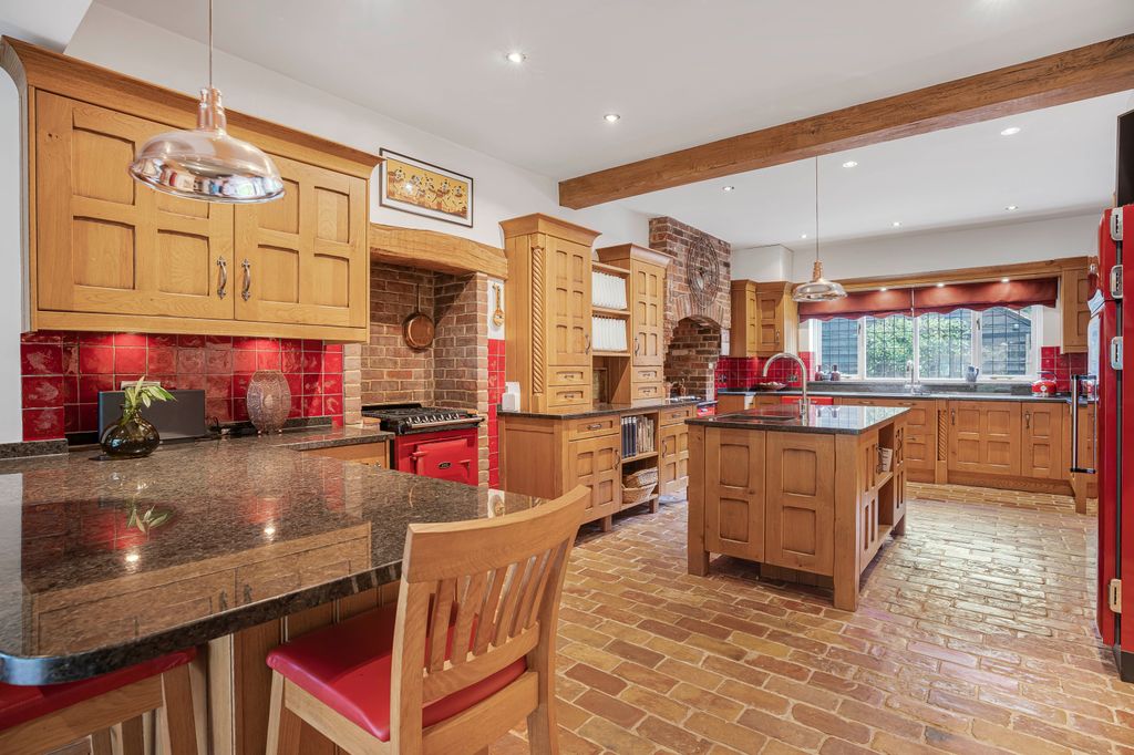 Property photo 3 of 38 Kitchen