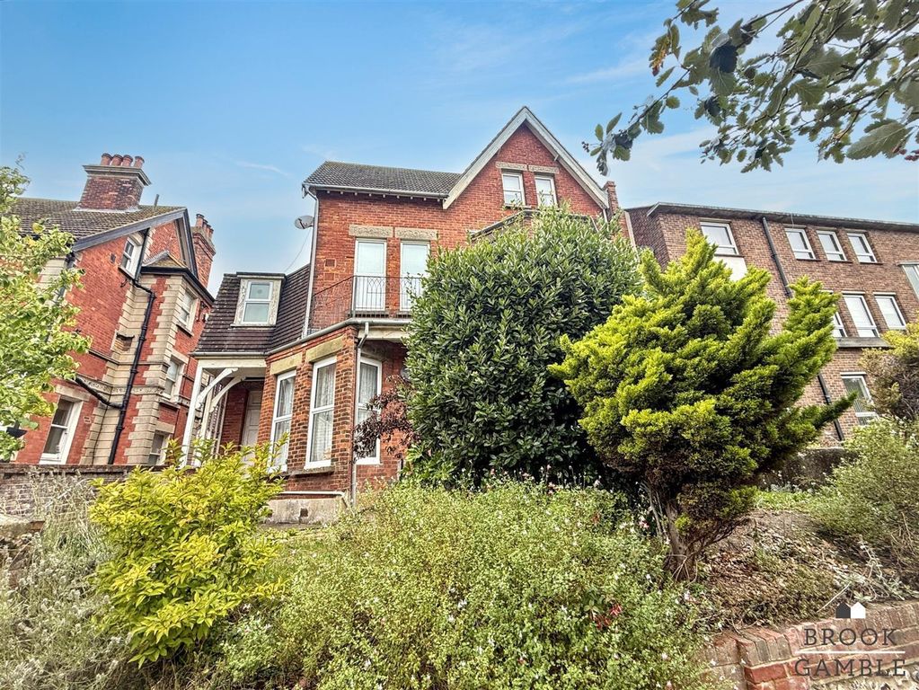 Property photo 1 of 11 01323 438506