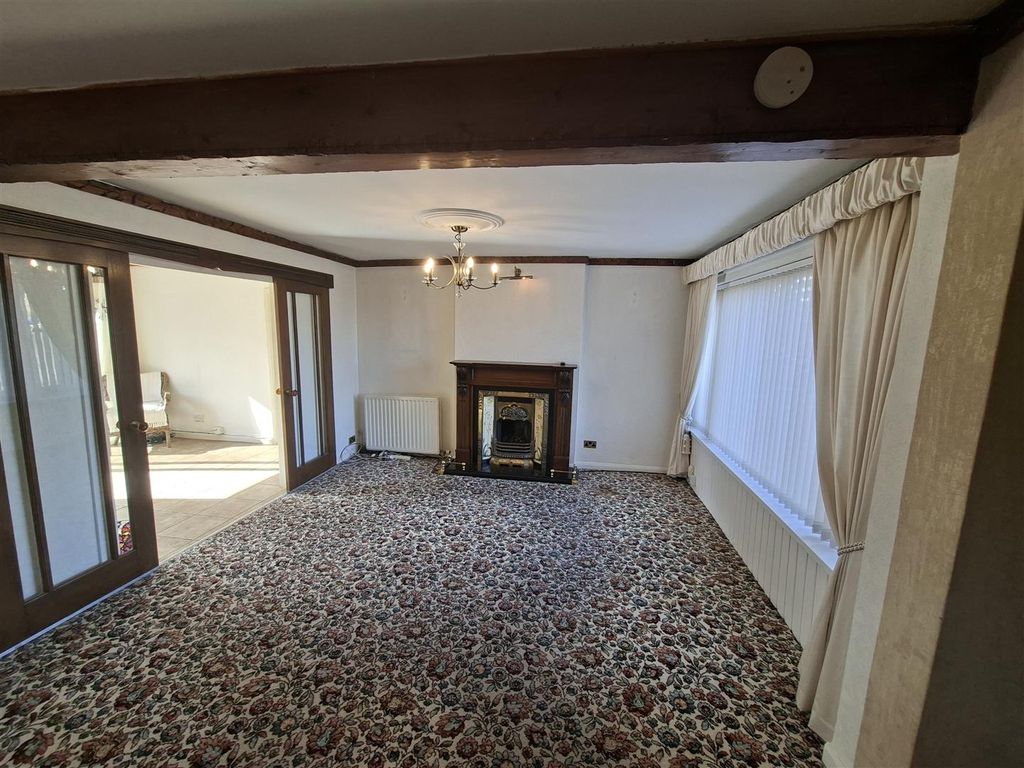 Property photo 2 of 20 Lounge