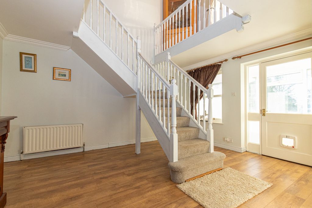 Property photo 3 of 34