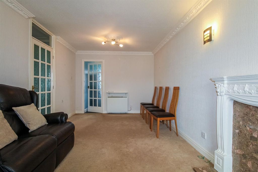 Property photo 3 of 7 Living Room