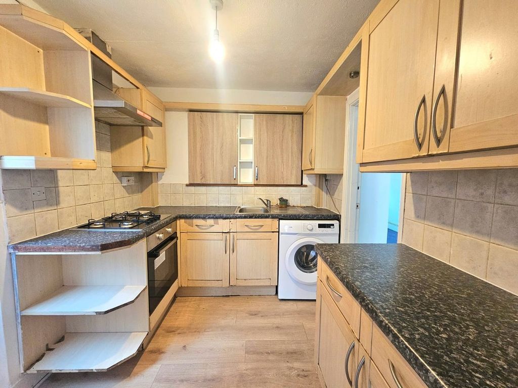 Property photo 3 of 16 Kitchen
