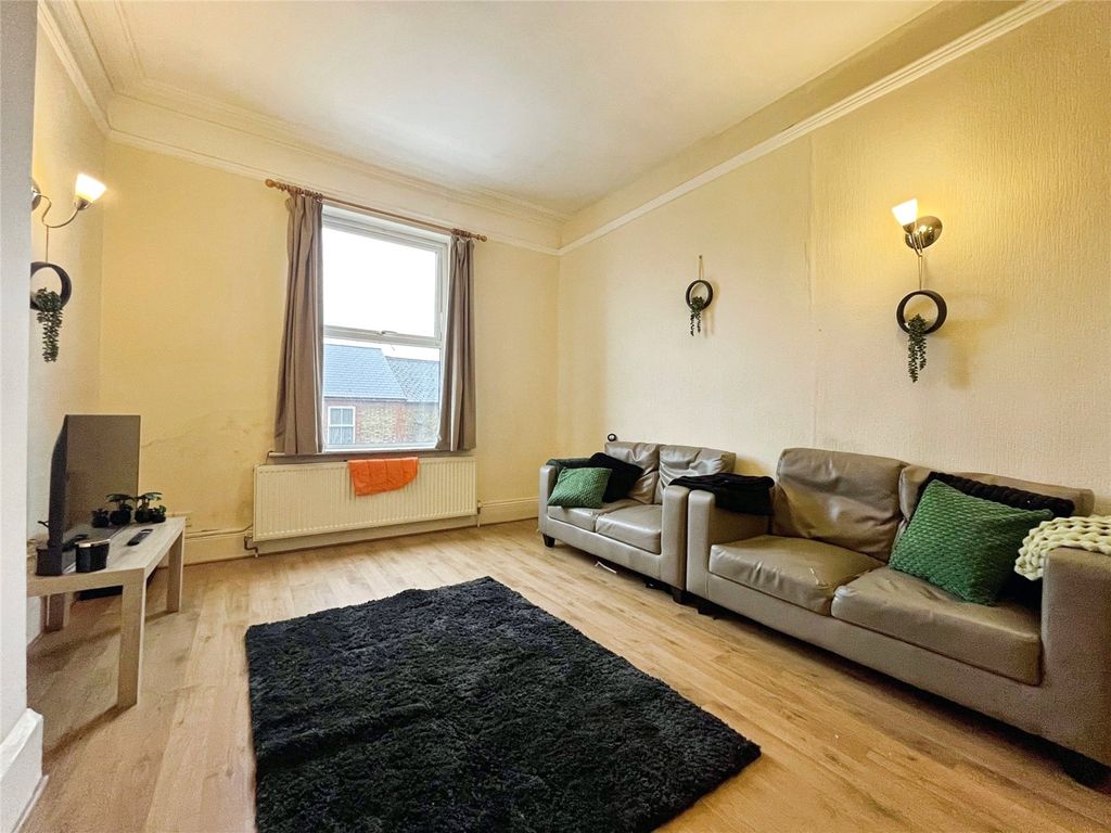 Property photo 2 of 11 Living Room