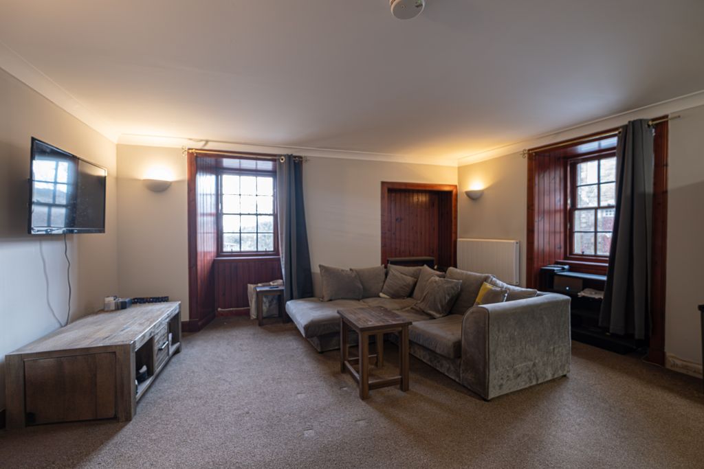 Property photo 2 of 26