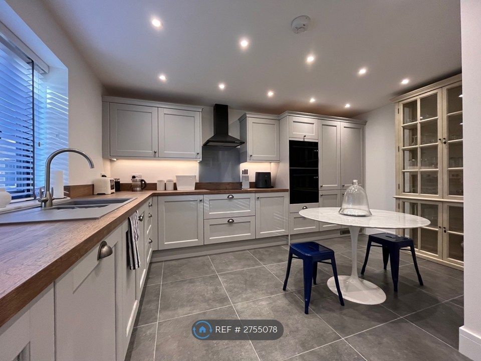 Property photo 3 of 13 Kitchen