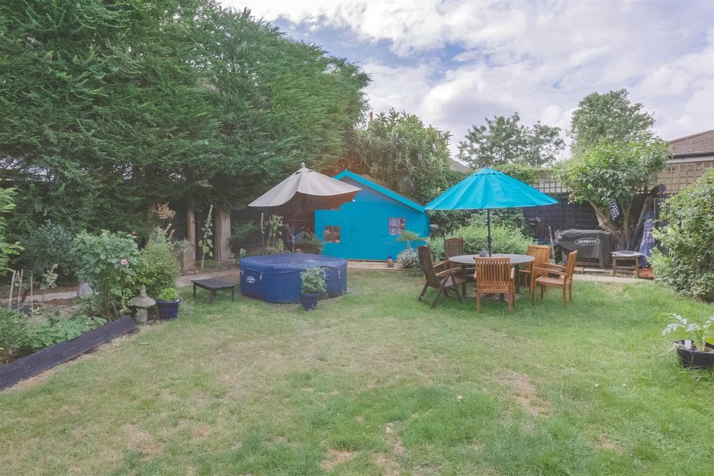 Property photo 2 of 17 11Rjs - Gardens (1 Of 1).Jpg