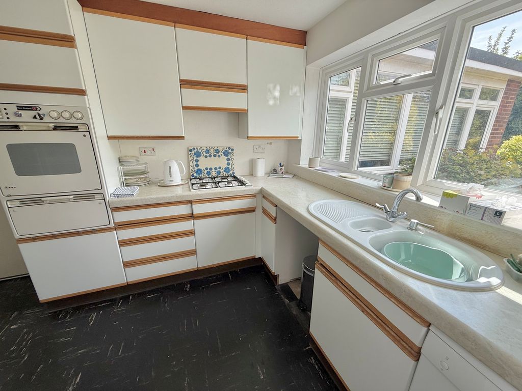 Property photo 3 of 11 22 Cove Road Kitchen 2