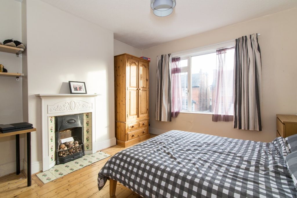 Property photo 2 of 12 Picture No. 17