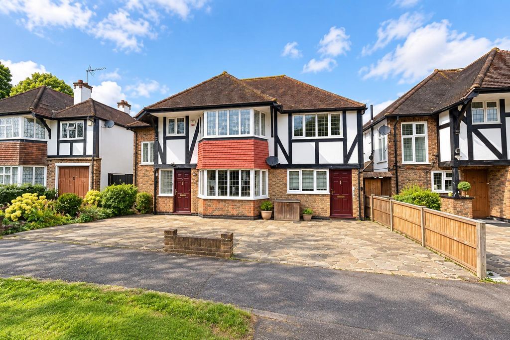 Property photo 1 of 34 Tudor Semi-Detached Home In Sunshine.Png