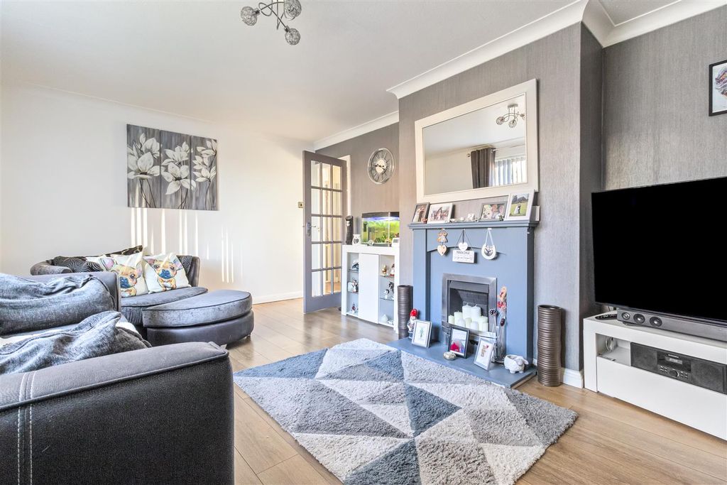 Property photo 3 of 15 Meadway Court, 47-011.Jpg