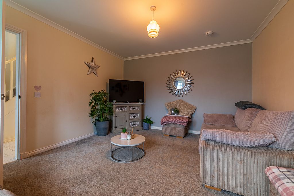 Property photo 3 of 44