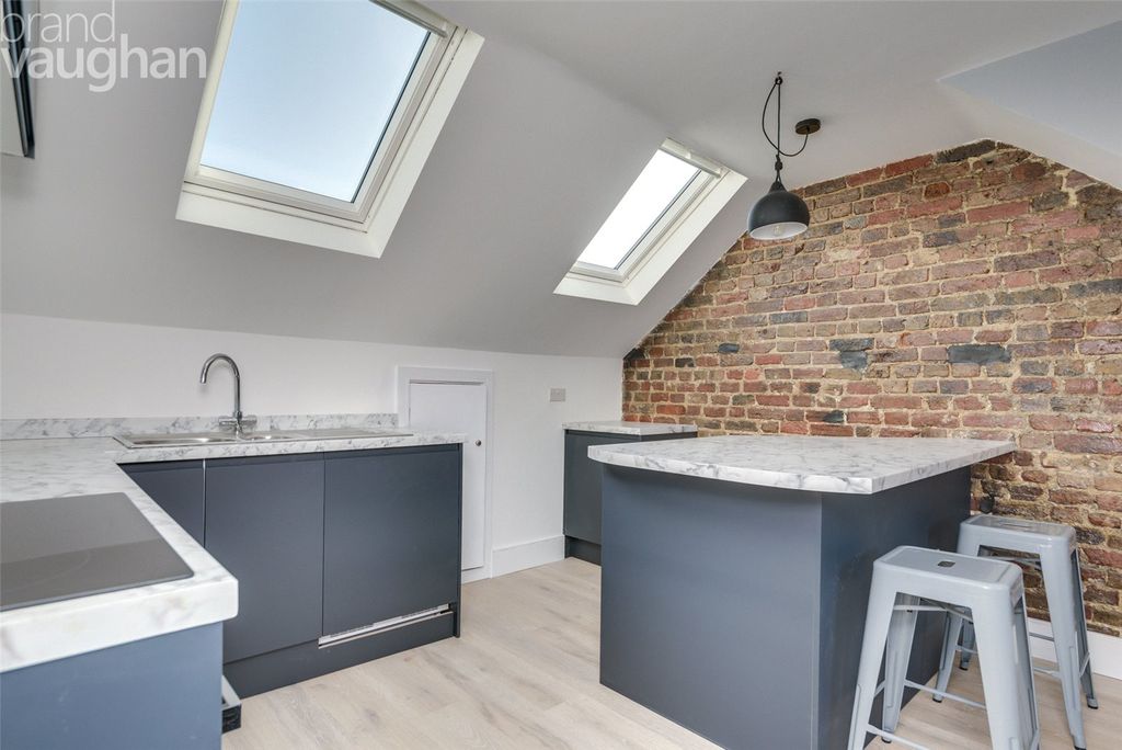 Property photo 2 of 7 Reception