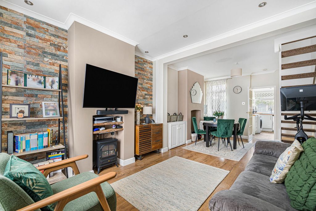 Property photo 2 of 21