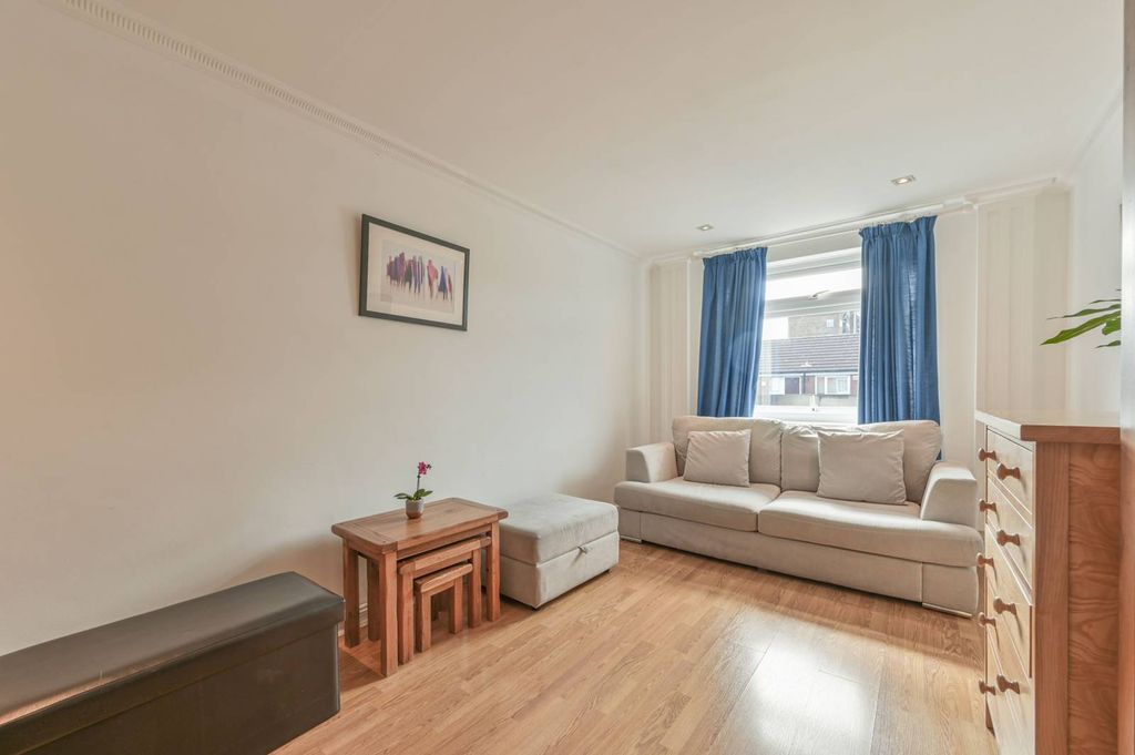 Property photo 2 of 9