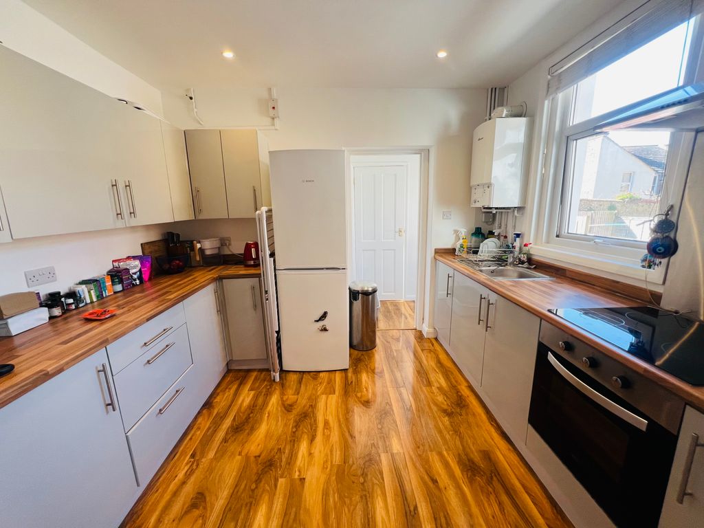 Property photo 3 of 9 Kitchen