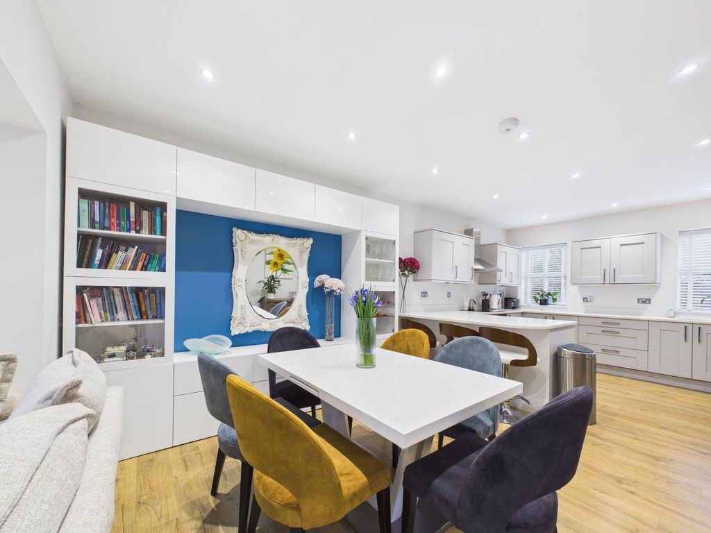 Property photo 2 of 34