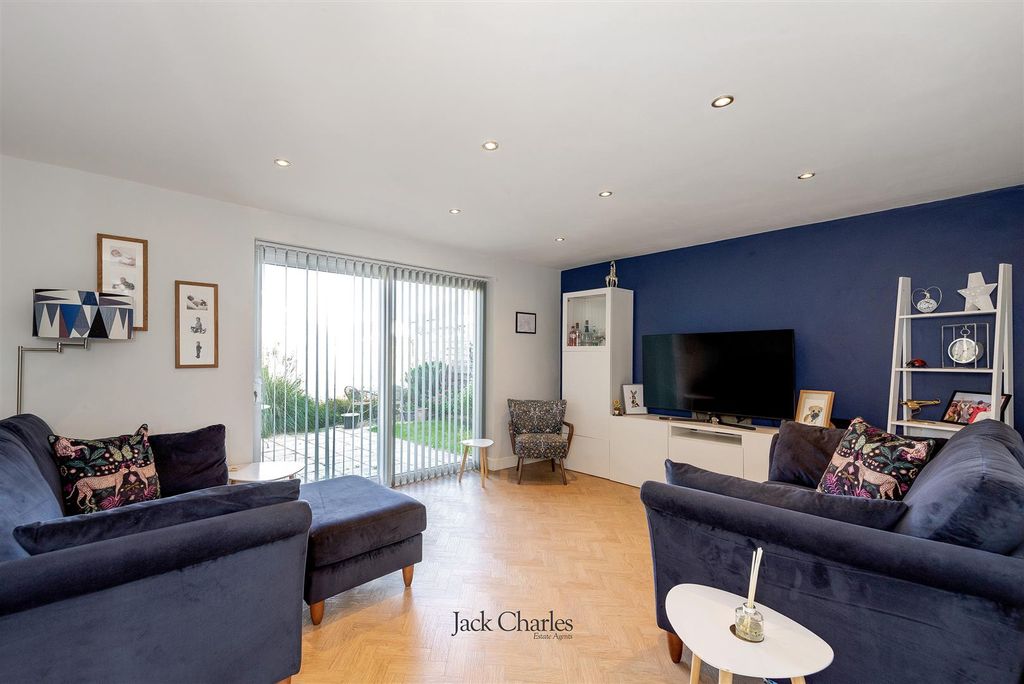 Property photo 2 of 18 19 The Forstal, Pembury, Tn2 4Eg 006.Jpg