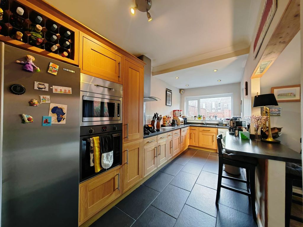 Property photo 3 of 21