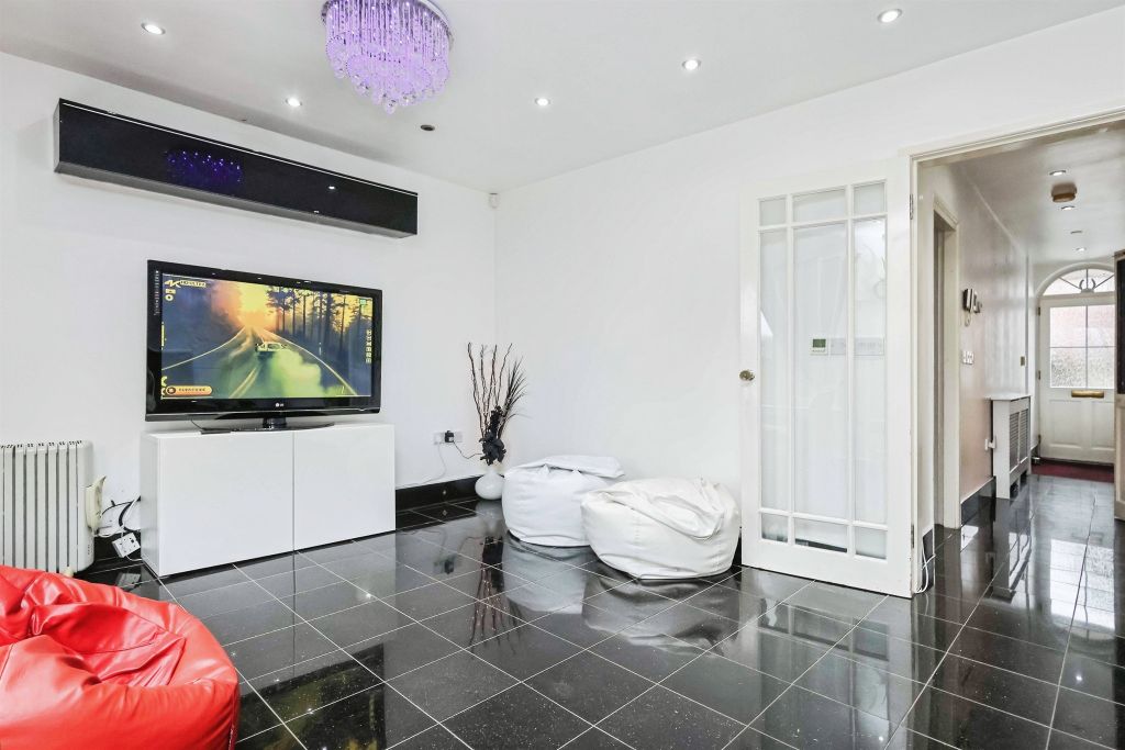 Property photo 2 of 19