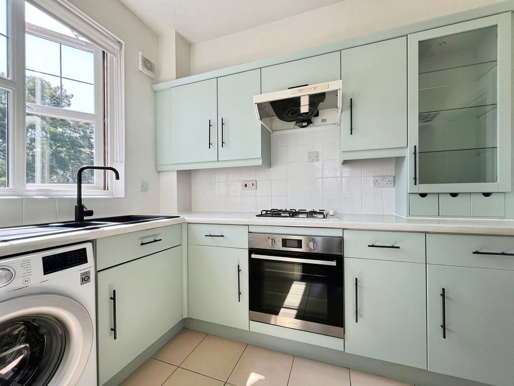 Property photo 2 of 7 Kitchen