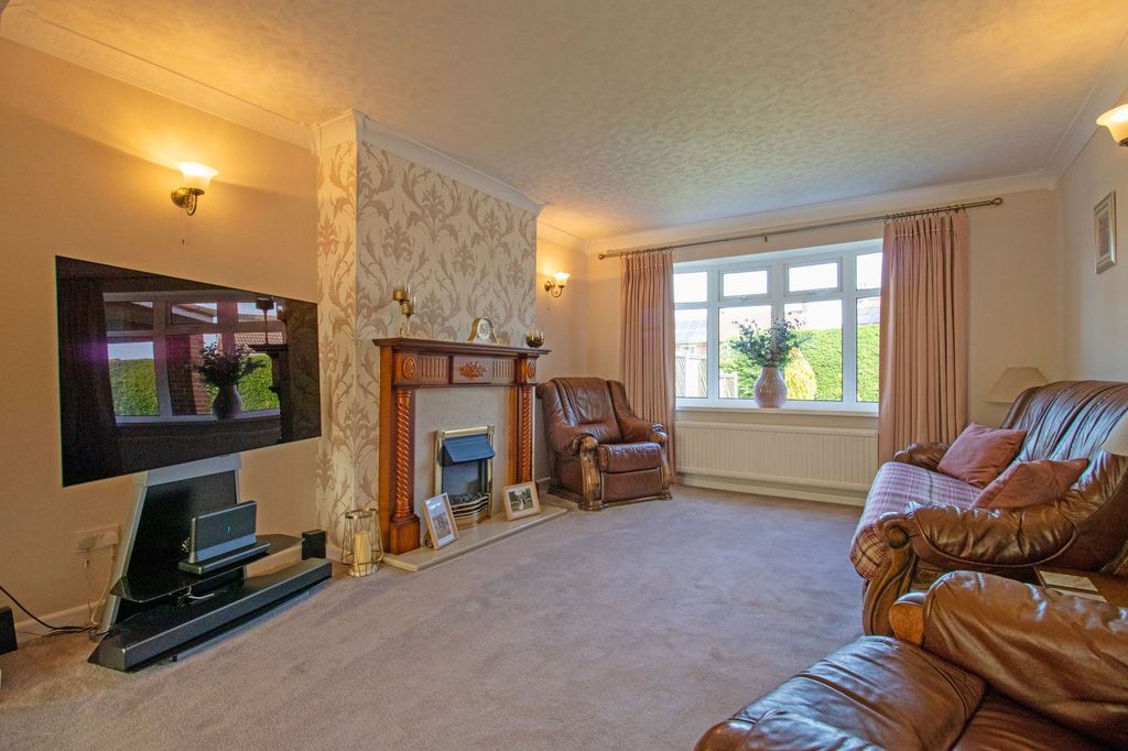 Property photo 2 of 39
