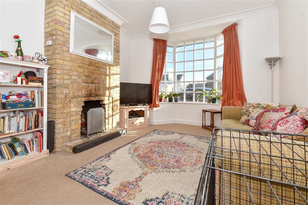 Property photo 3 of 14 Lounge