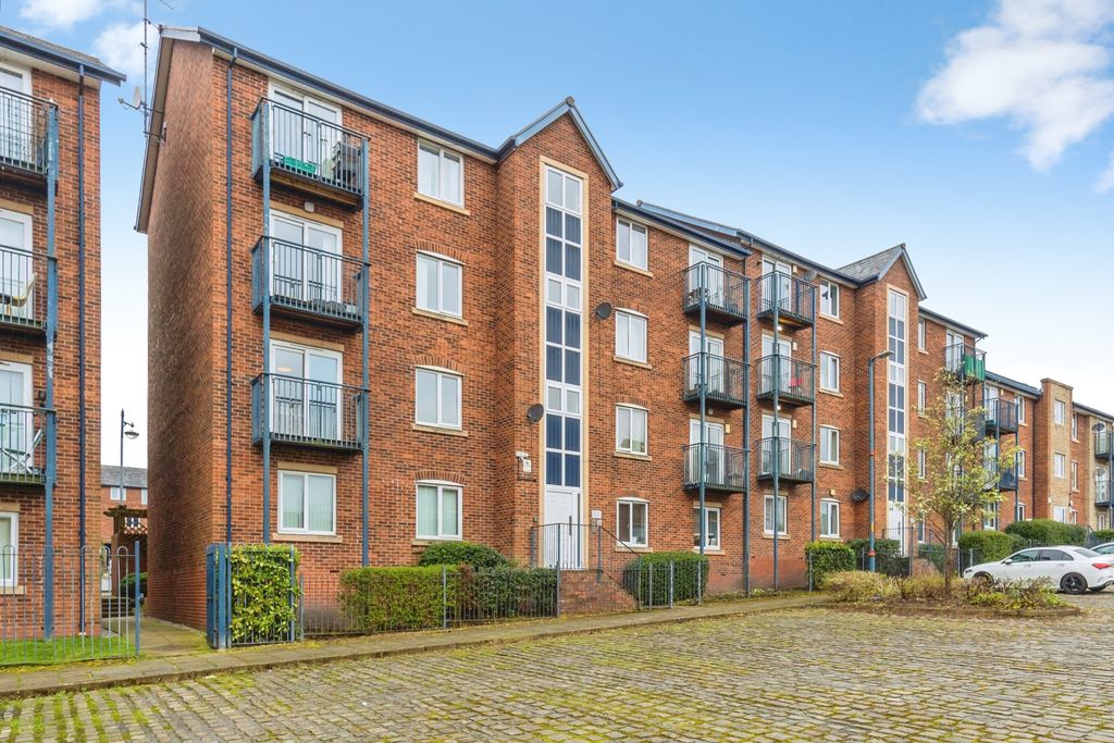 Property photo 1 of 17