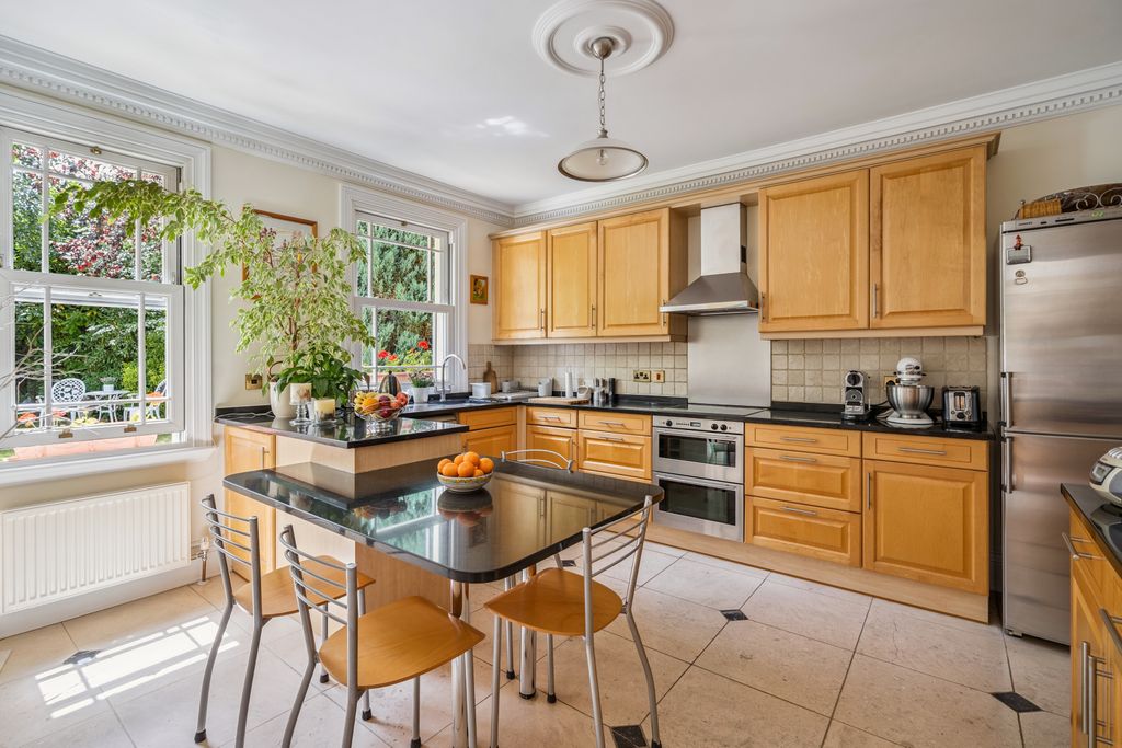 Property photo 2 of 11