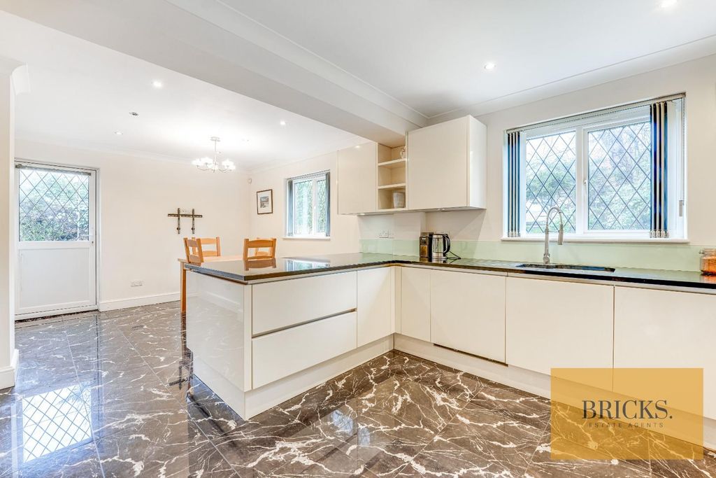 Property photo 3 of 26