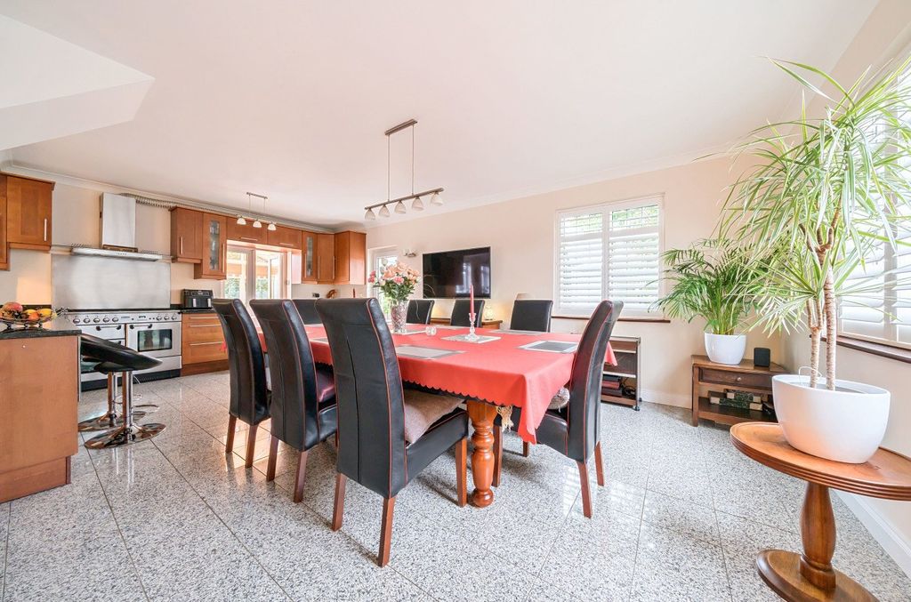 Property photo 3 of 26