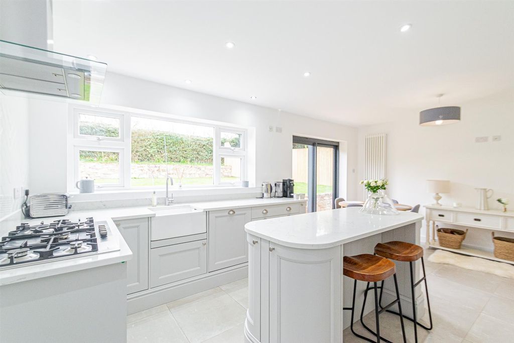 Property photo 3 of 25 Dining Kitchen 17
