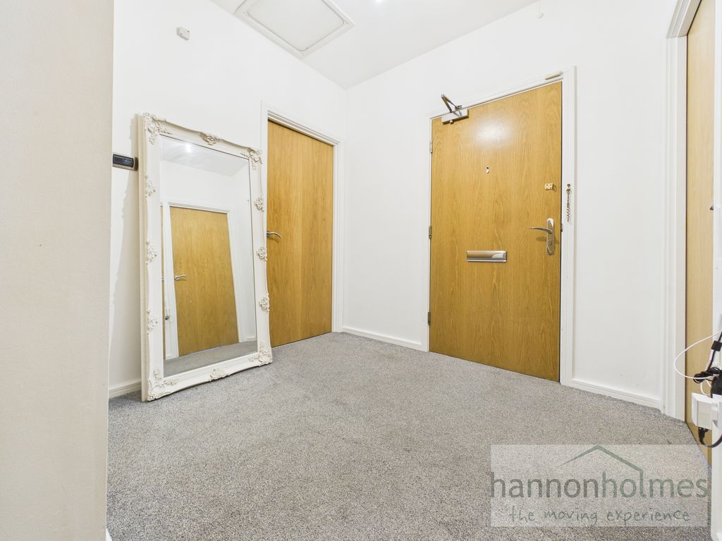 Property photo 3 of 19 Cam05283G0-Pr0150-Still002