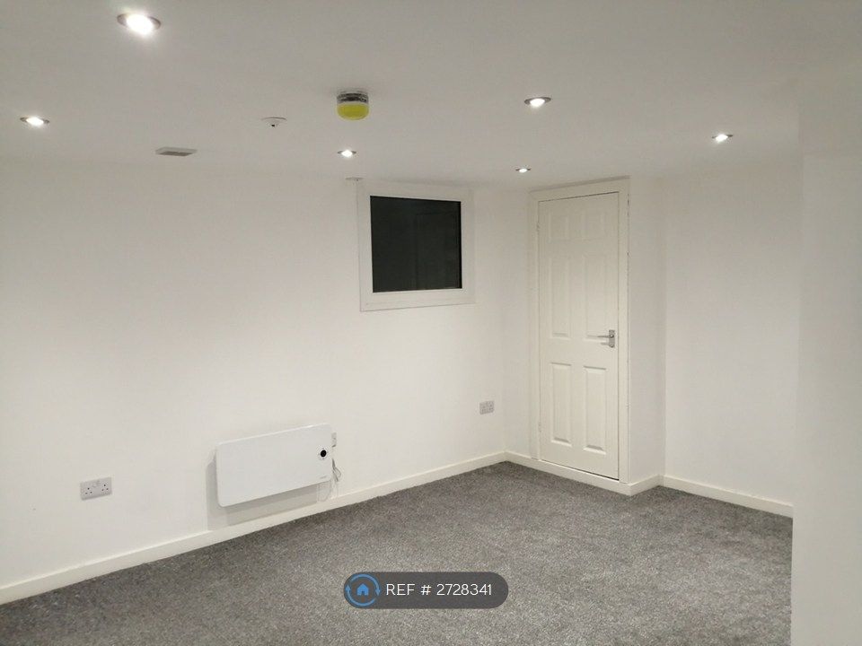 Property photo 3 of 6 Bedroom