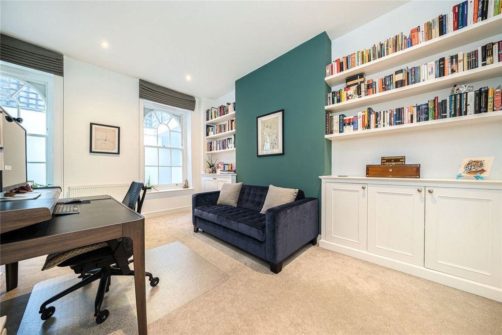 Property photo 3 of 10