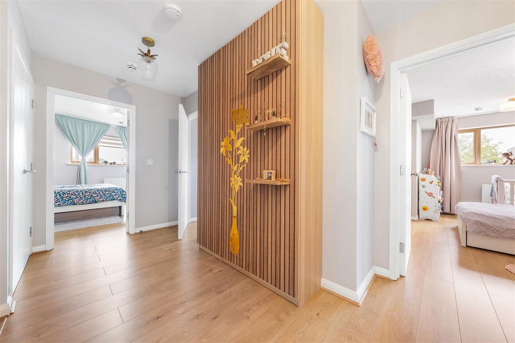 Property photo 2 of 12 Conway Close-5.Jpg