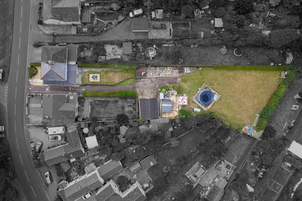 Property photo 2 of 25