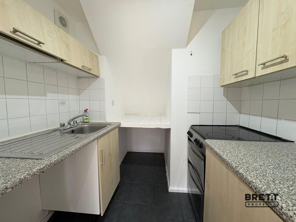 Property photo 3 of 5 Kitchen