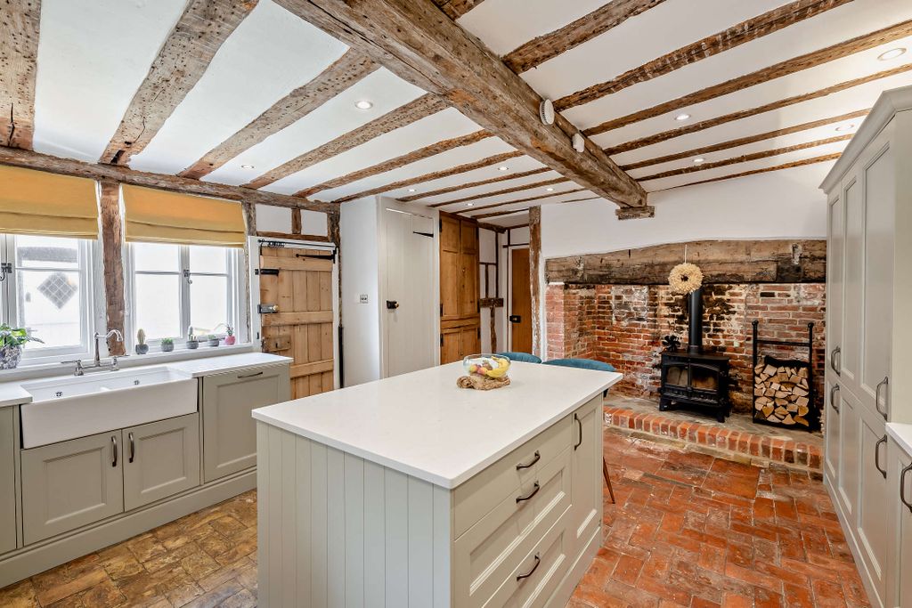 Property photo 2 of 25 8640342-Interior16-800