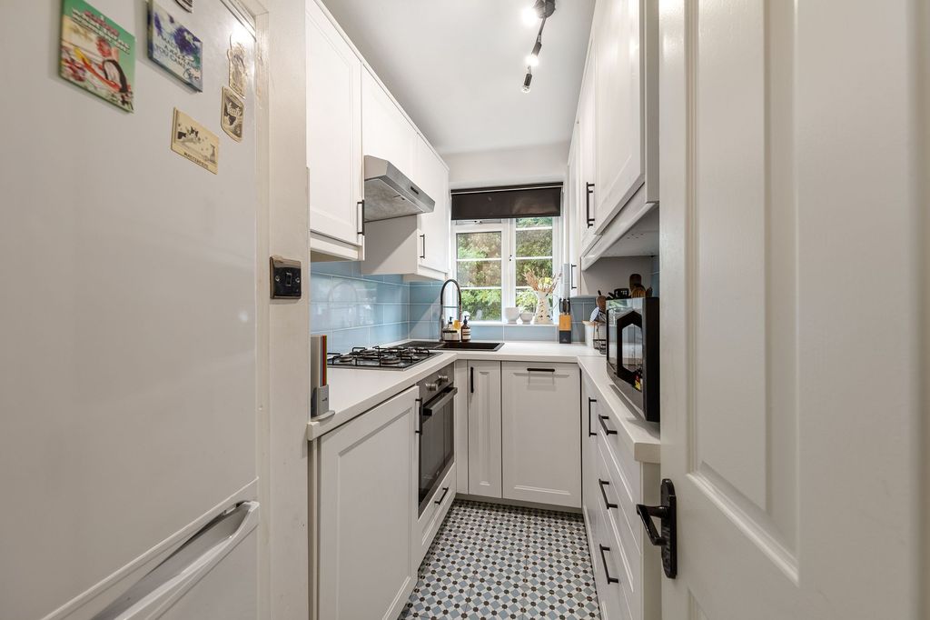 Property photo 3 of 12