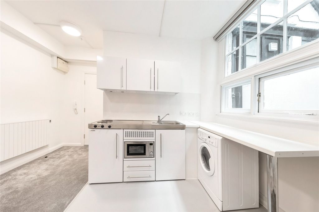 Property photo 1 of 6 Kitchenette