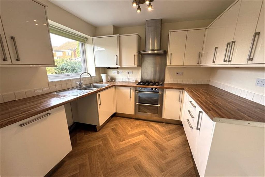 Property photo 3 of 16 (Main)