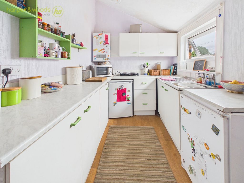 Property photo 2 of 40