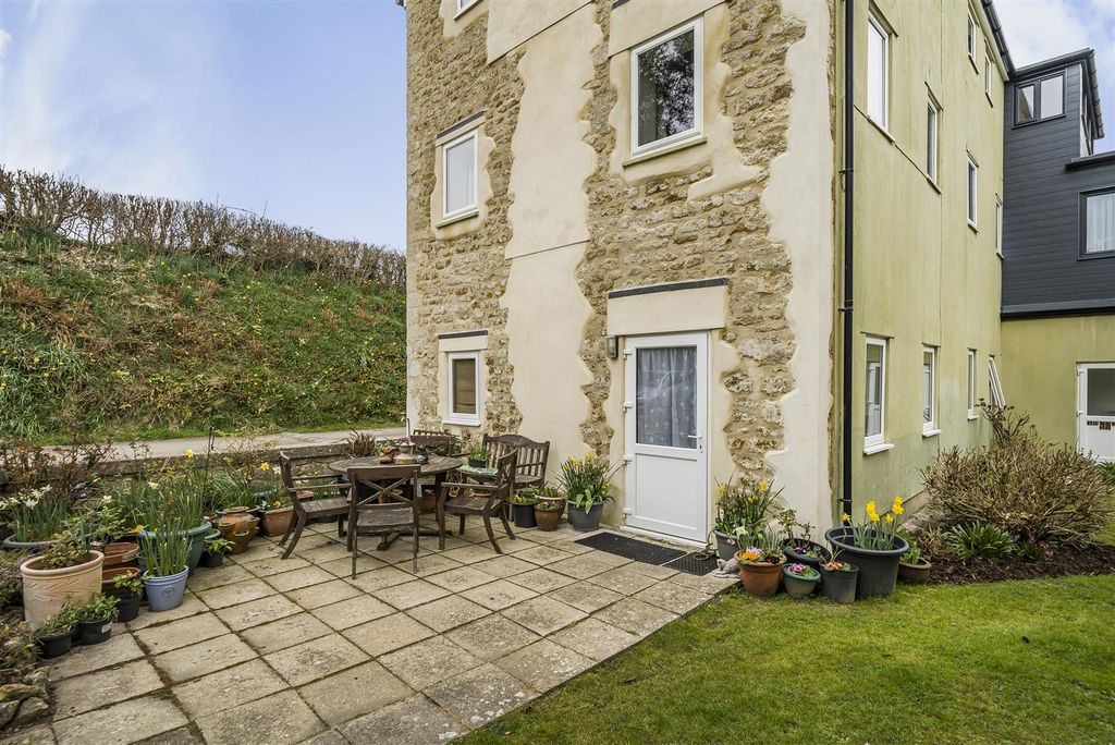 Property photo 1 of 11