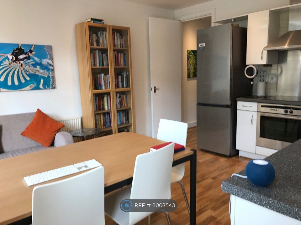 Property photo 1 of 11 Living Room